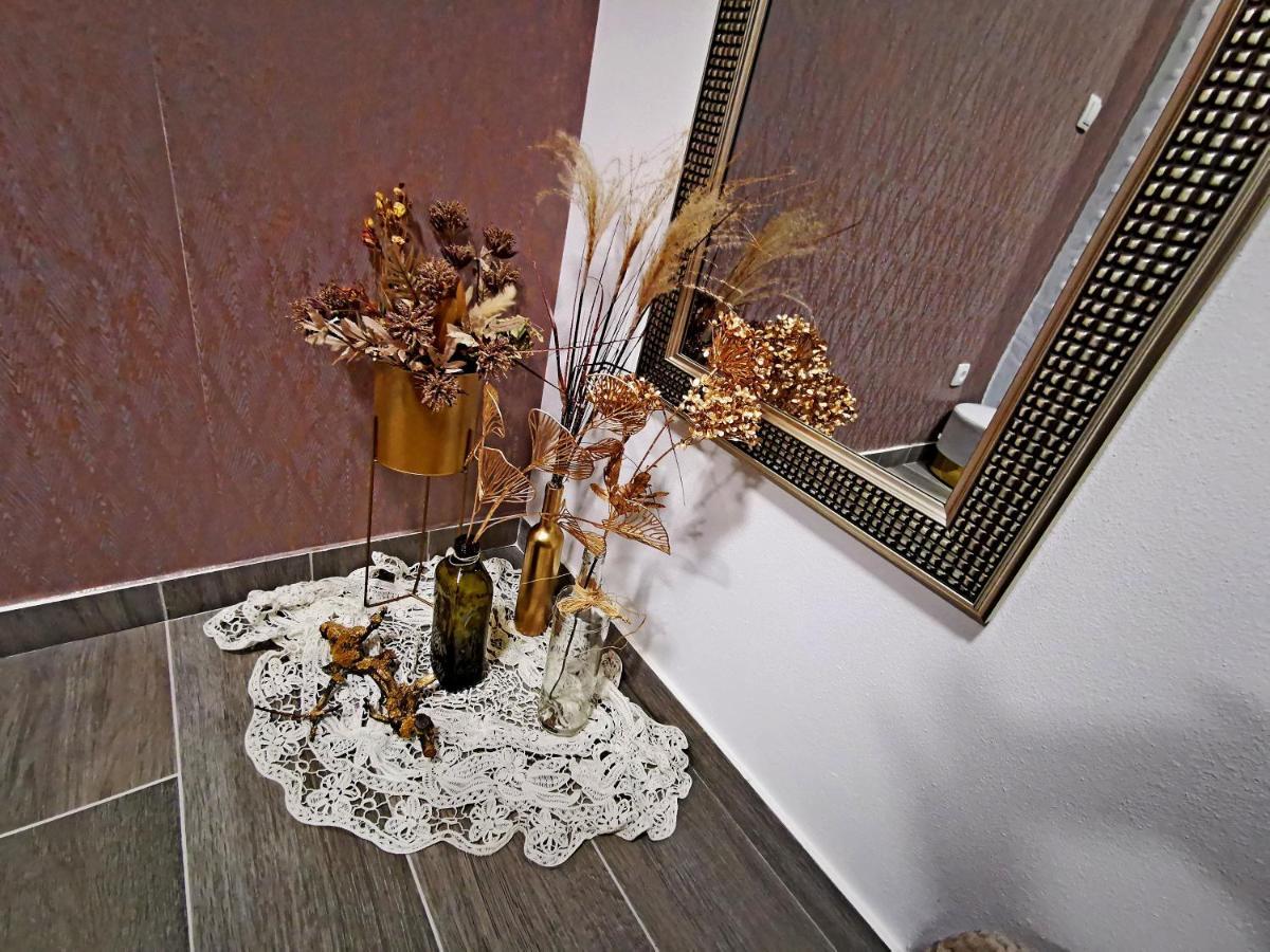 Golden - Self Check In * Osijek